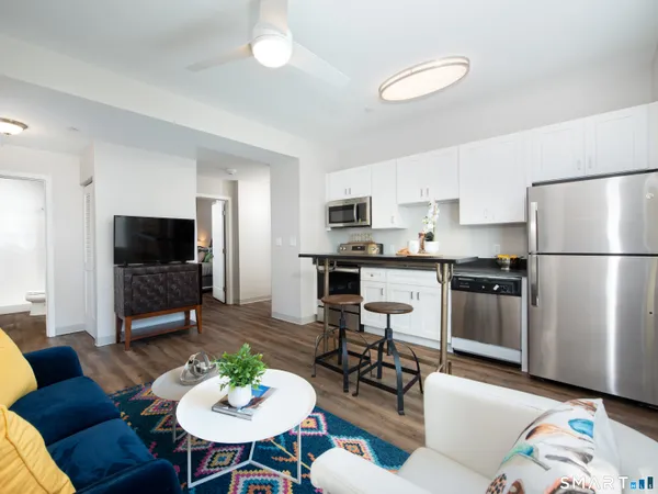 $1,700 | 170 Ridge Road, Unit 103, Wethersfield, CT 06109