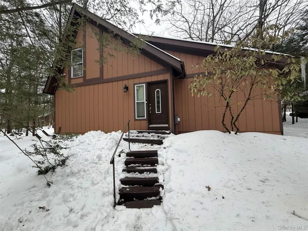 $2,700 | 15 Norfolk Court, Rock Hill, NY 12775