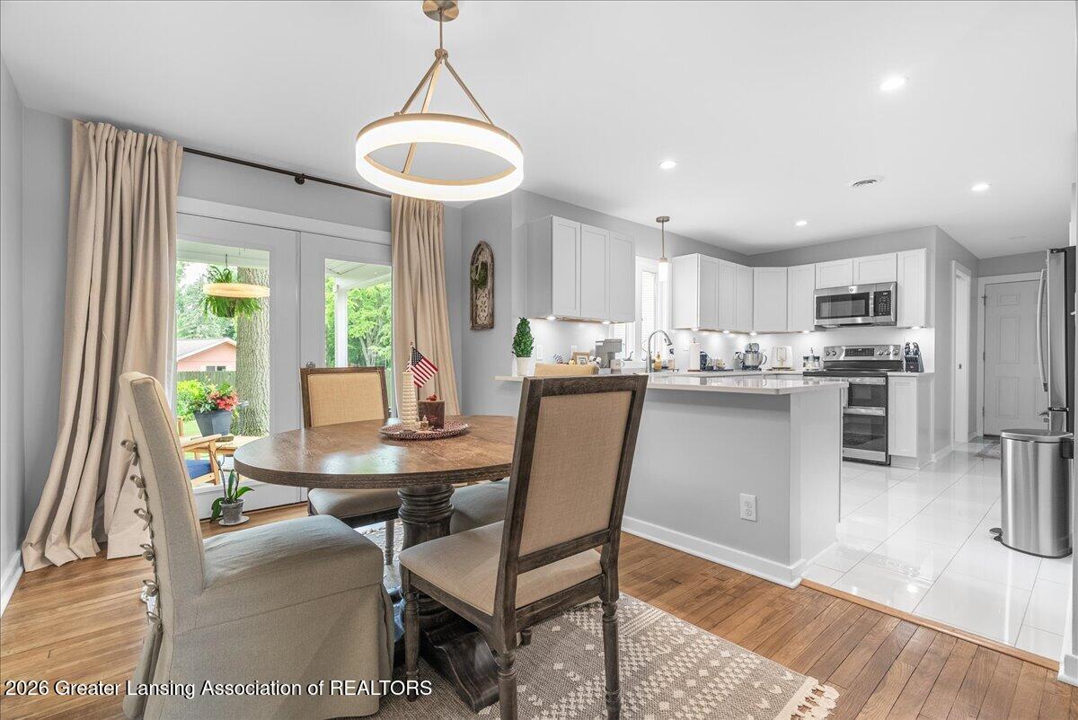 2176 Iroquois Road Okemos, MI 48864 - Photo 10 of 43 33-Media Jett - 40