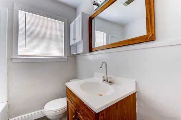 $1,250 | 1209 Cabell Street, Houston, TX 77022