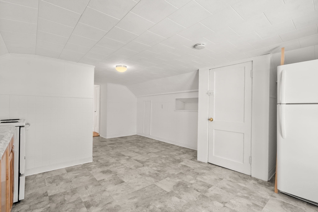 9 Elmwood Street Worcester, MA 01602 - Photo 18 of 29