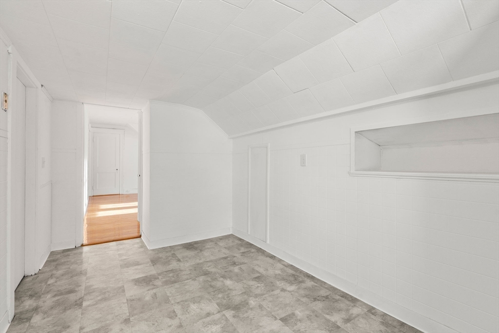 9 Elmwood Street Worcester, MA 01602 - Photo 19 of 29