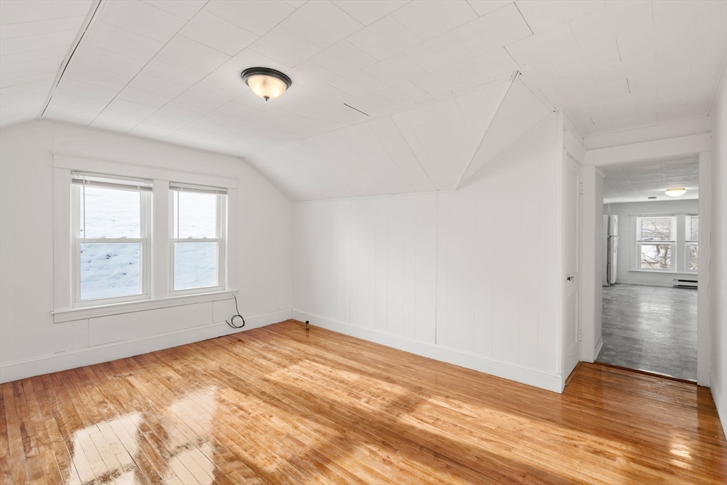 9 Elmwood Street Worcester, MA 01602 - Photo 8 of 29