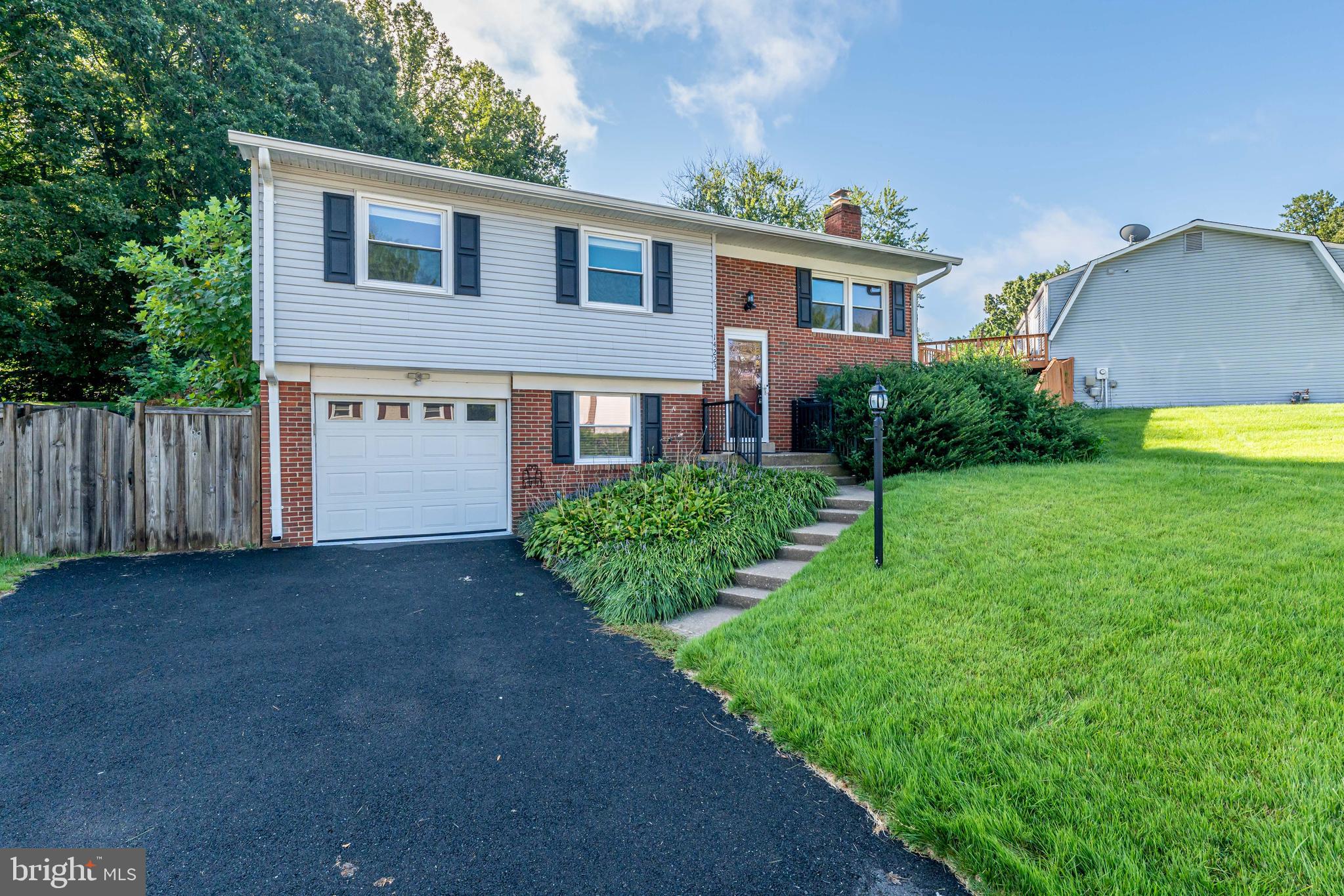 14223 Lindendale Road Woodbridge, VA 22193 - Photo 3 of 37 Gallery Image 3