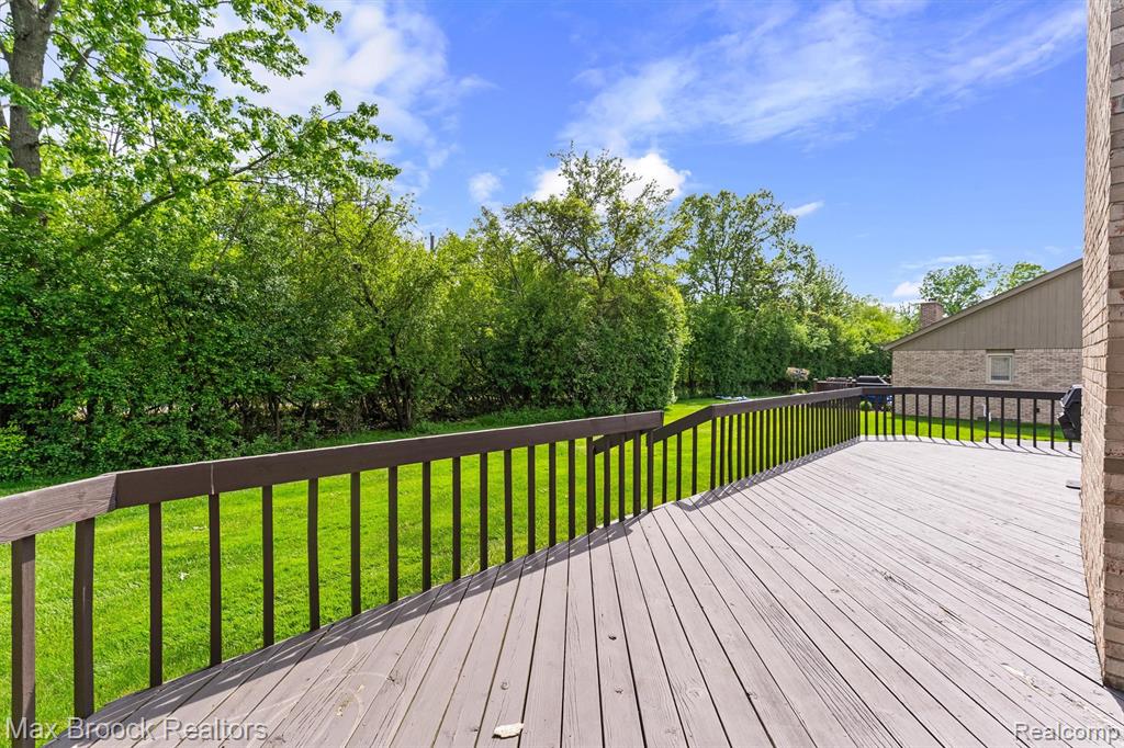 5725 Ridgewood Road West Bloomfield, MI 48322 - Photo 40 of 43