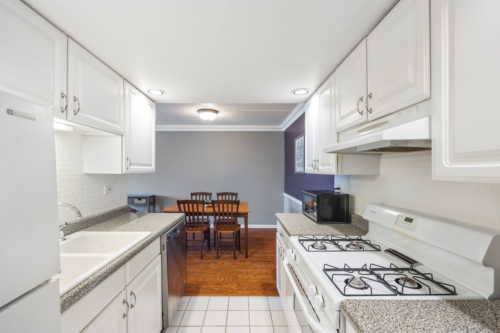 7930 Woodglen Lane, Unit 204 Downers Grove, IL 60516 - Photo 6 of 15