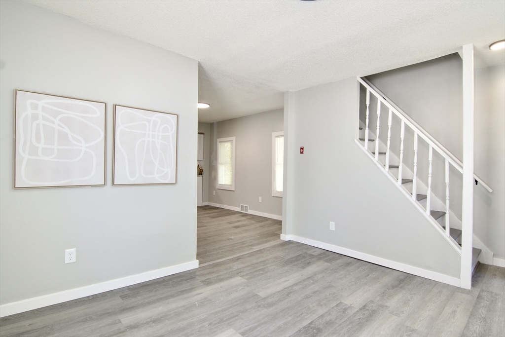 69 Manhattan Street Springfield, MA 01109 - Photo 9 of 36
