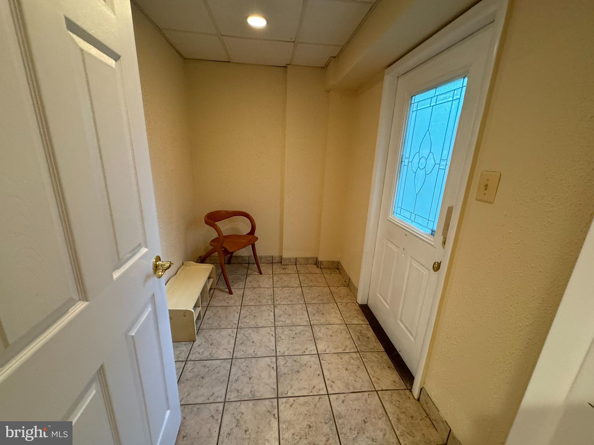 417 Wingate Road Huntingdon Valley, PA 19006 - Photo 3 of 25 Foyer Entrance