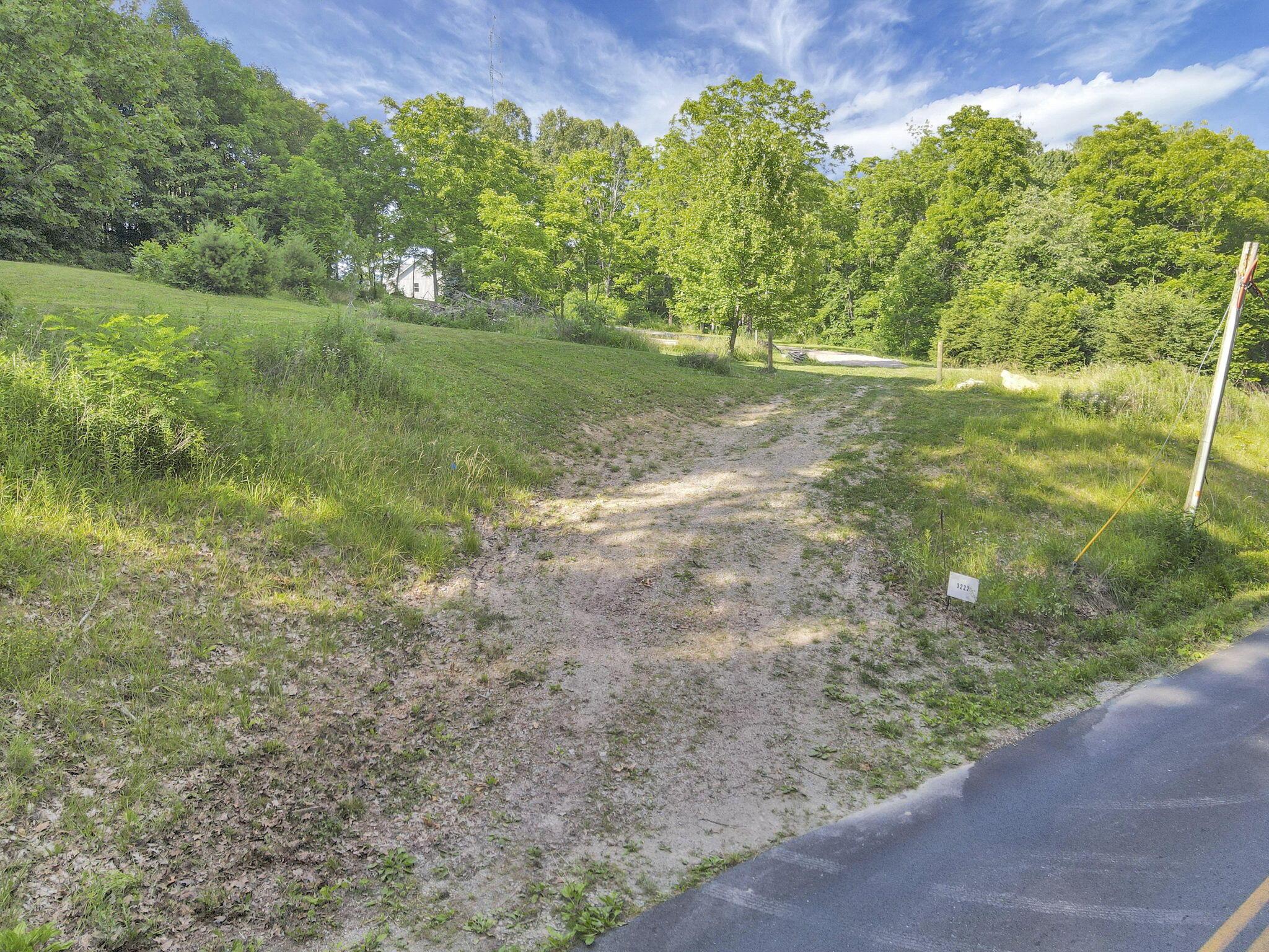 3222 Mainesville Road West Junction City, OH 43748 - Photo 2 of 34 Driveway from road