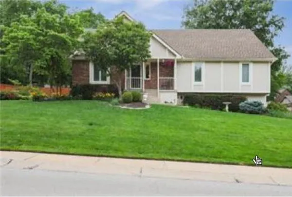 $395,500 | 2600 South Cochise Avenue, Independence, MO 64057