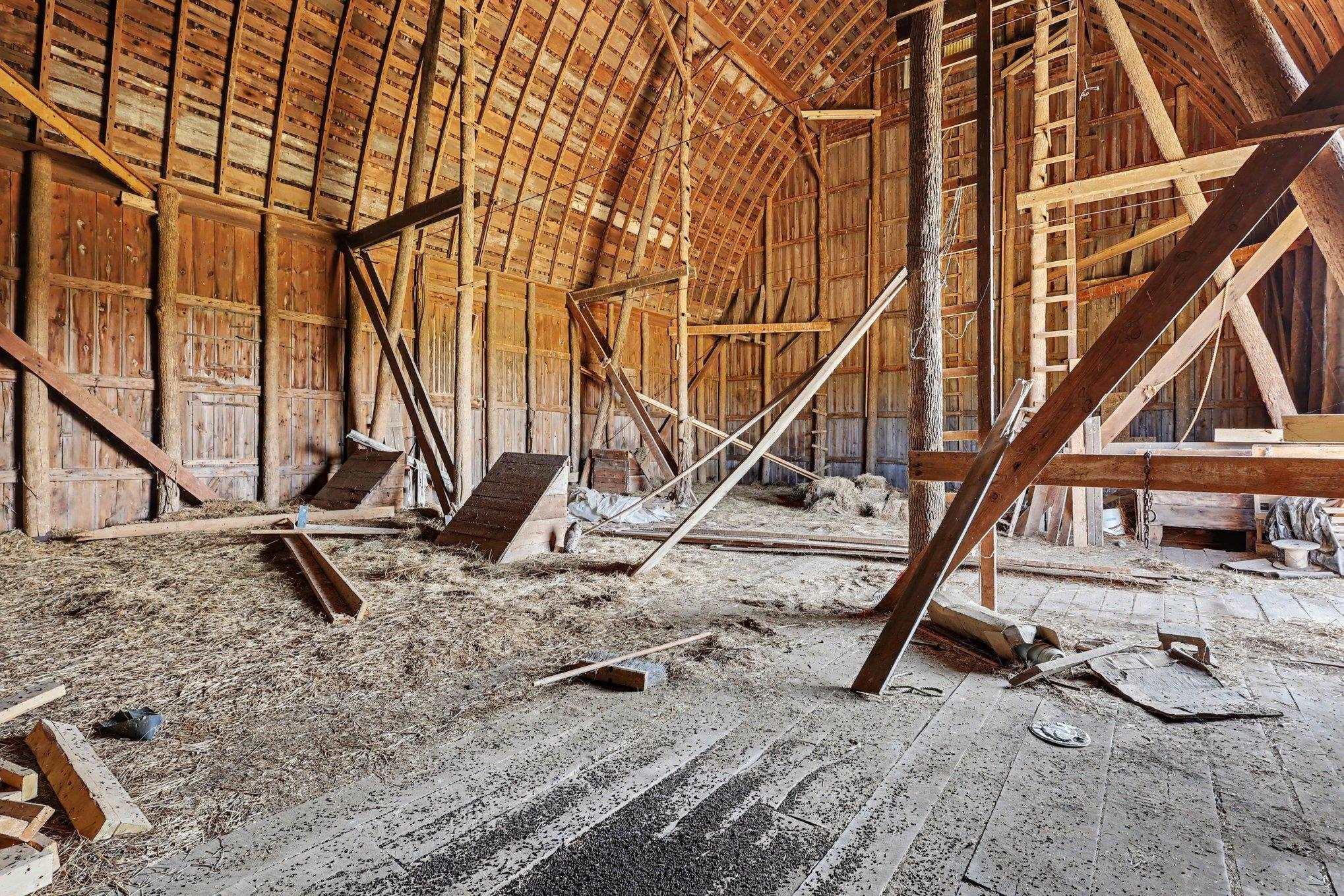 7114 1 Mile Road Lakeview, MI 48850 - Photo 20 of 28 Inside of main level of barn