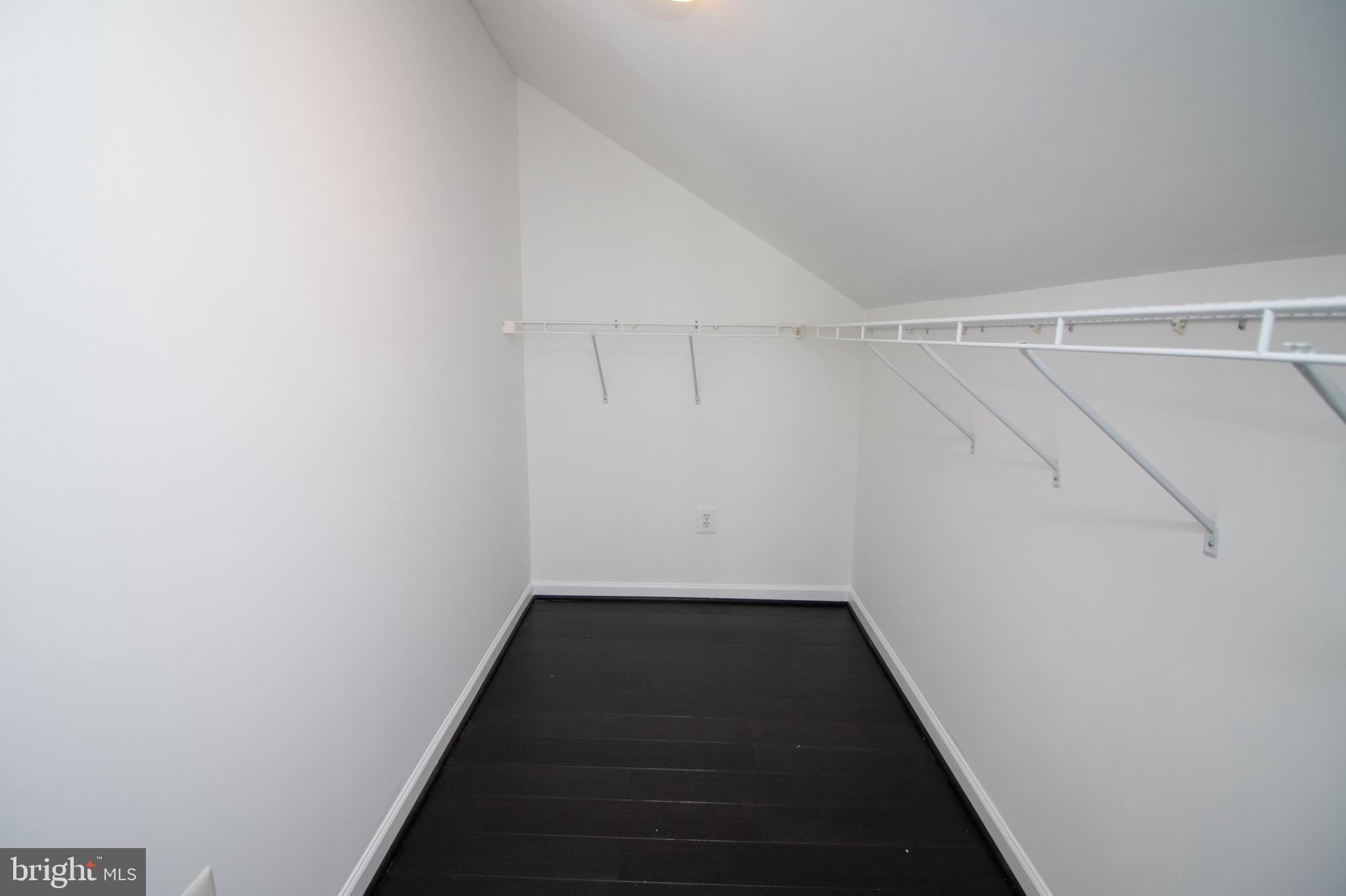 25257 Doolittle Lane Chantilly, VA 20152 - Photo 40 of 52 a view of a hallway