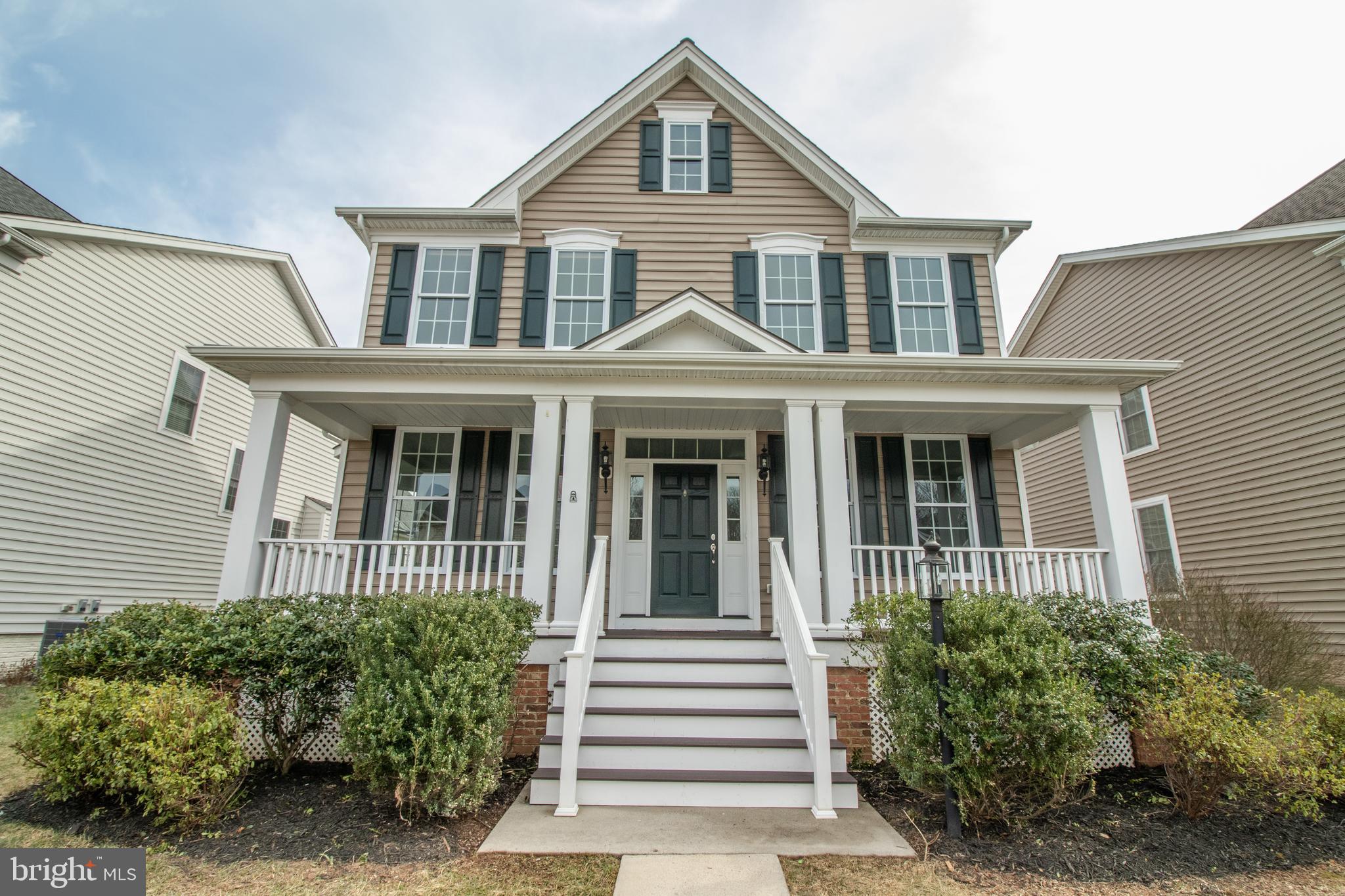 25257 Doolittle Lane Chantilly, VA 20152 - Photo 52 of 52 a front view of a house with a garden