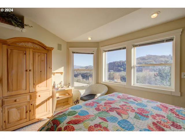 $650,000 | 14115 North Bank Road, Roseburg, OR 97470