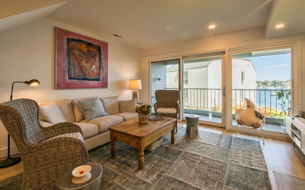 31 Constitution Way, Unit 31 Marblehead, MA 01945 - Photo 5 of 30 a living room with furniture and a large window