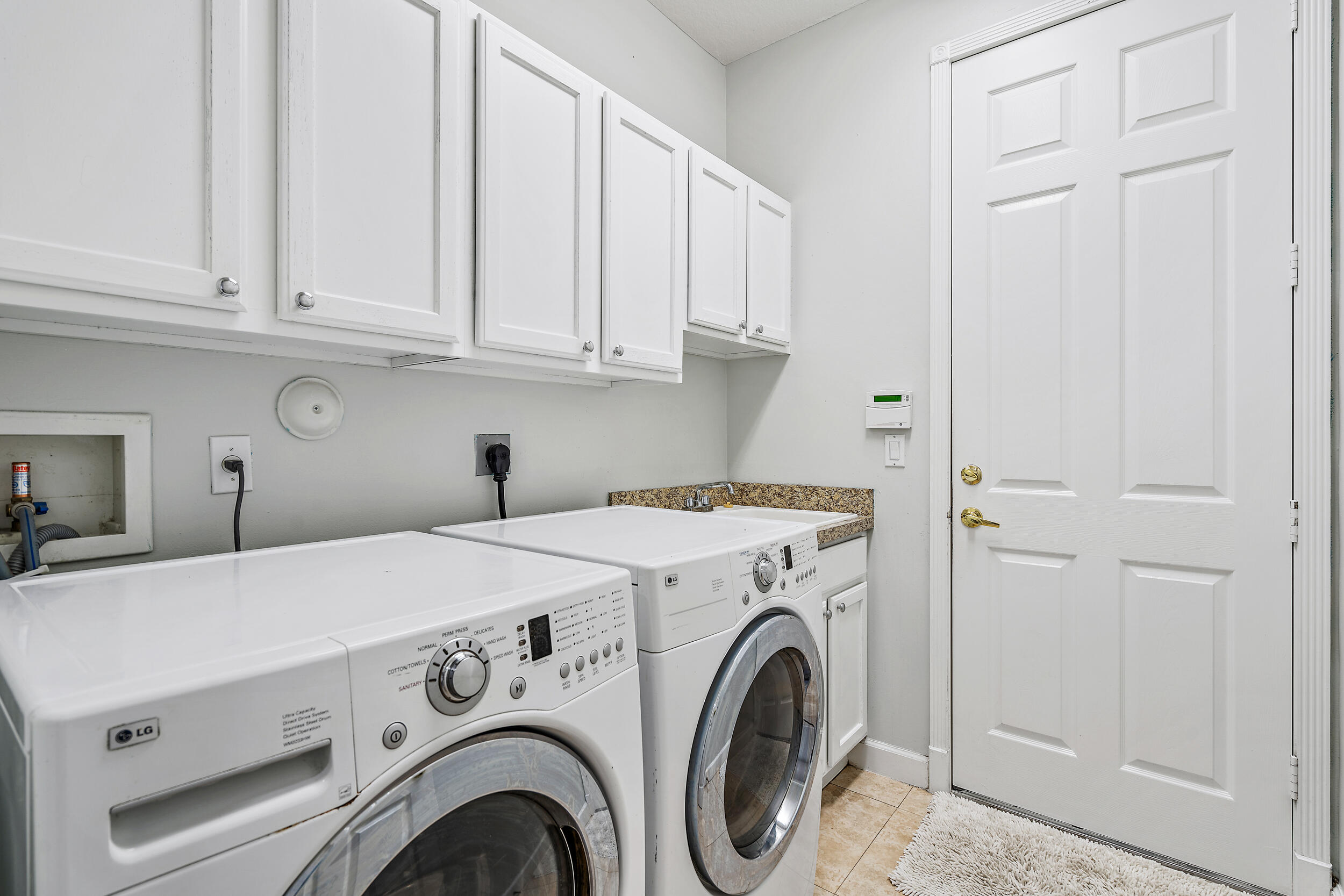 563 Southwest Lost River Road Stuart, FL 34997 - Photo 27 of 44 Laundry