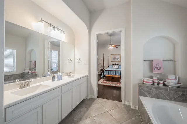 $515,000 | 902 Enchanted Wood Drive, Arlington, TX 76005