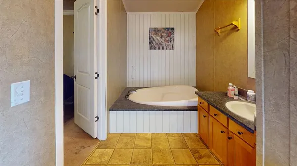 $1 | 2020 East 310 Road, El Dorado Springs, MO 64744