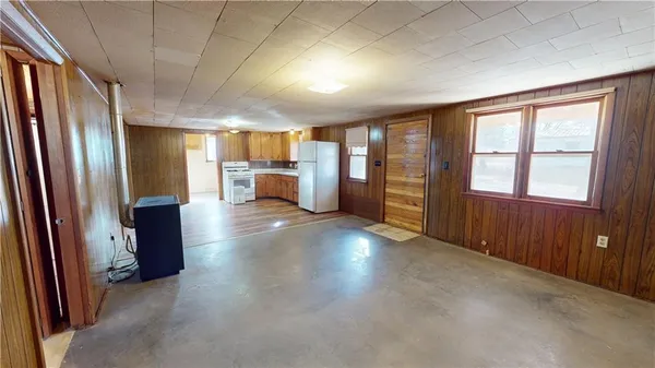 $1 | 2020 East 310 Road, El Dorado Springs, MO 64744