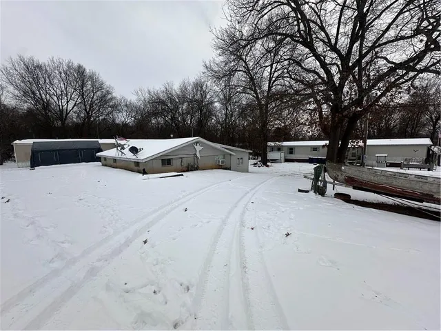 $1 | 2020 East 310 Road, El Dorado Springs, MO 64744