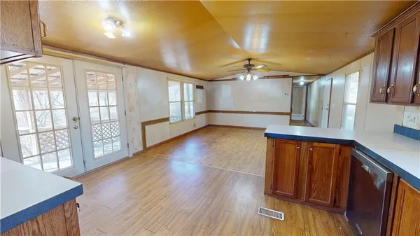 $1 | 2020 East 310 Road, El Dorado Springs, MO 64744