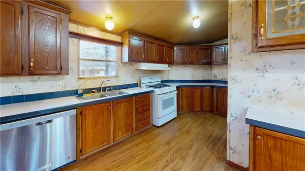 $1 | 2020 East 310 Road, El Dorado Springs, MO 64744