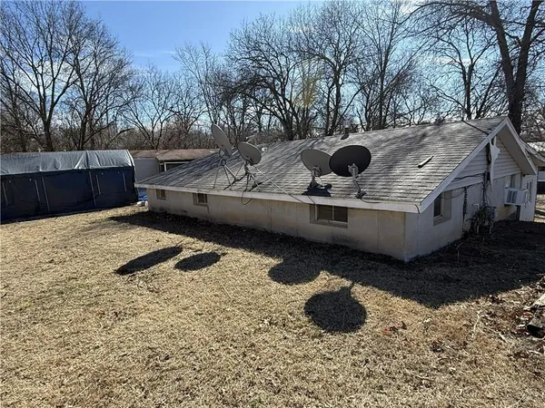 $1 | 2020 East 310 Road, El Dorado Springs, MO 64744