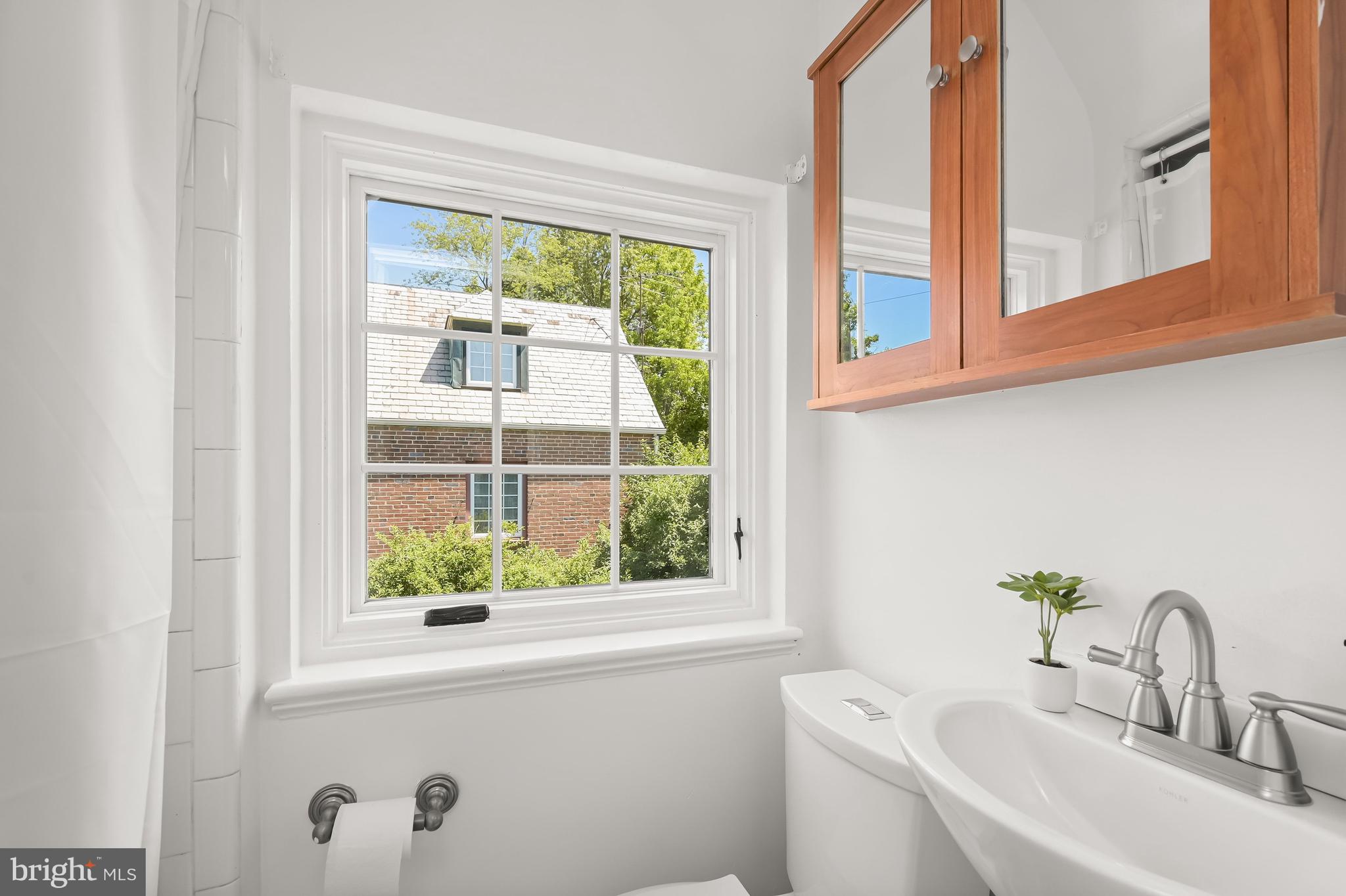 9405 Thornhill Road Silver Spring, MD 20901 - Photo 21 of 34
