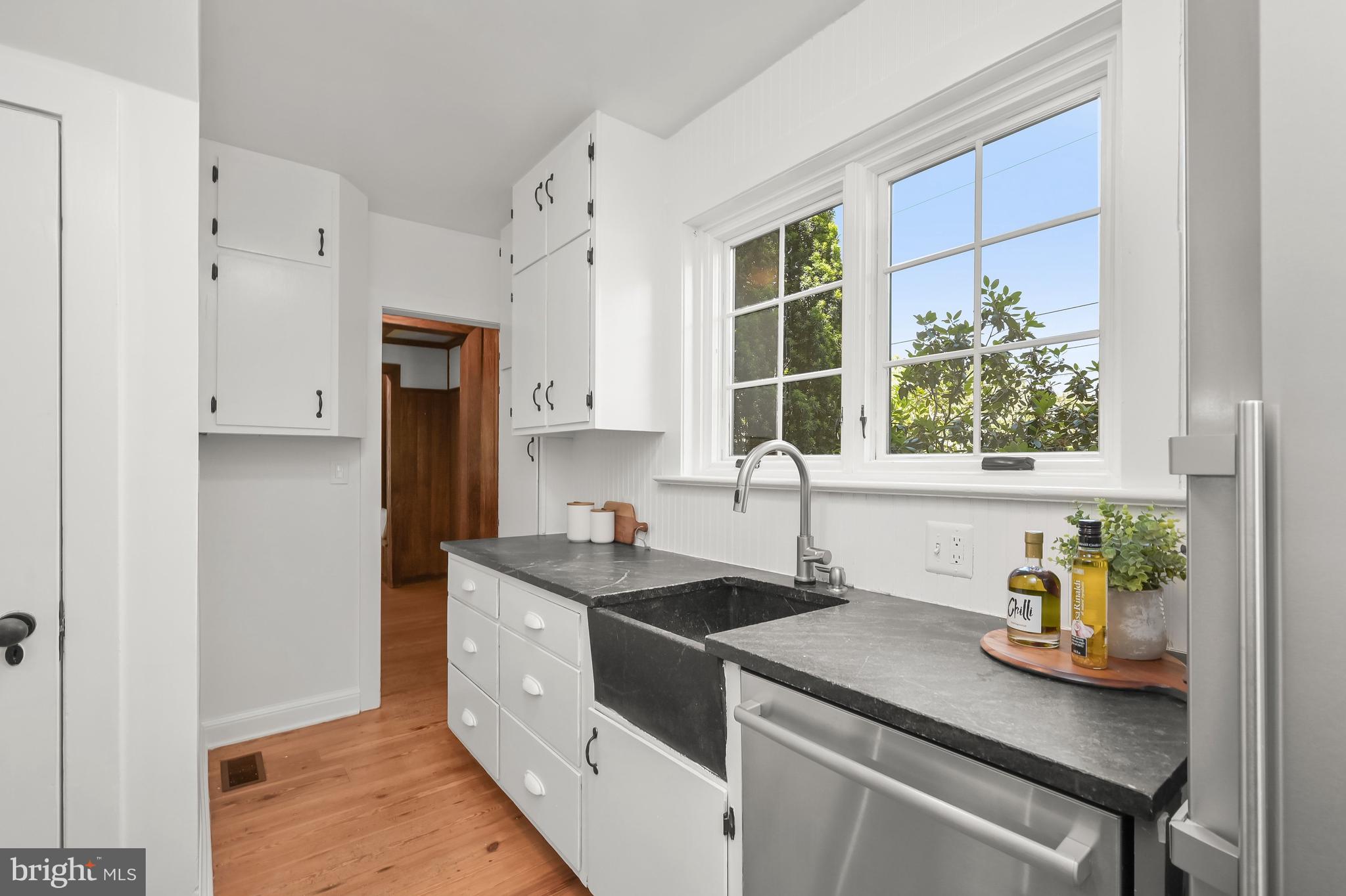 9405 Thornhill Road Silver Spring, MD 20901 - Photo 9 of 34