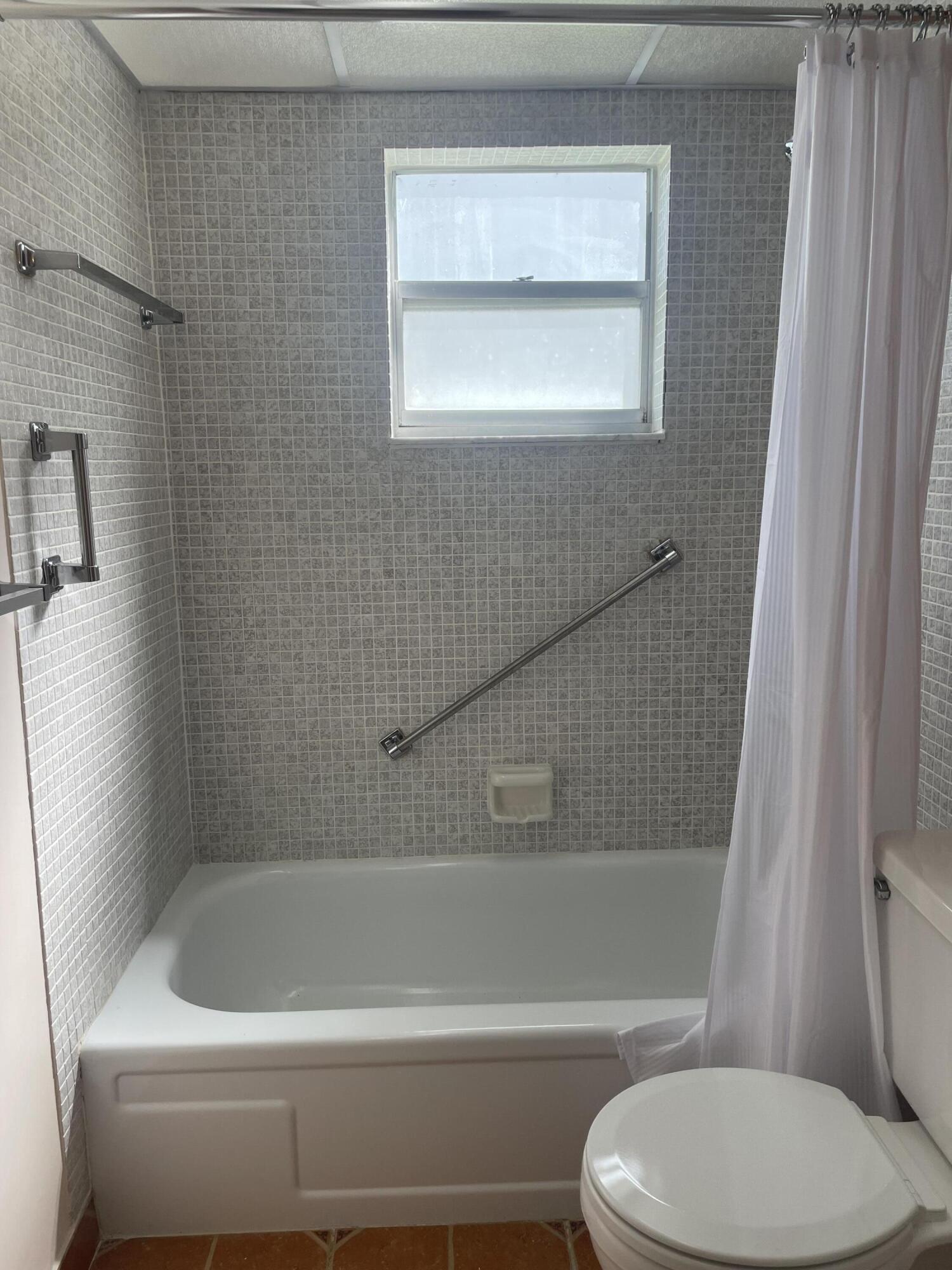 402 Monaco Way, Unit I Delray Beach, FL 33446 - Photo 11 of 25 a bathroom with a toilet and a bathtub