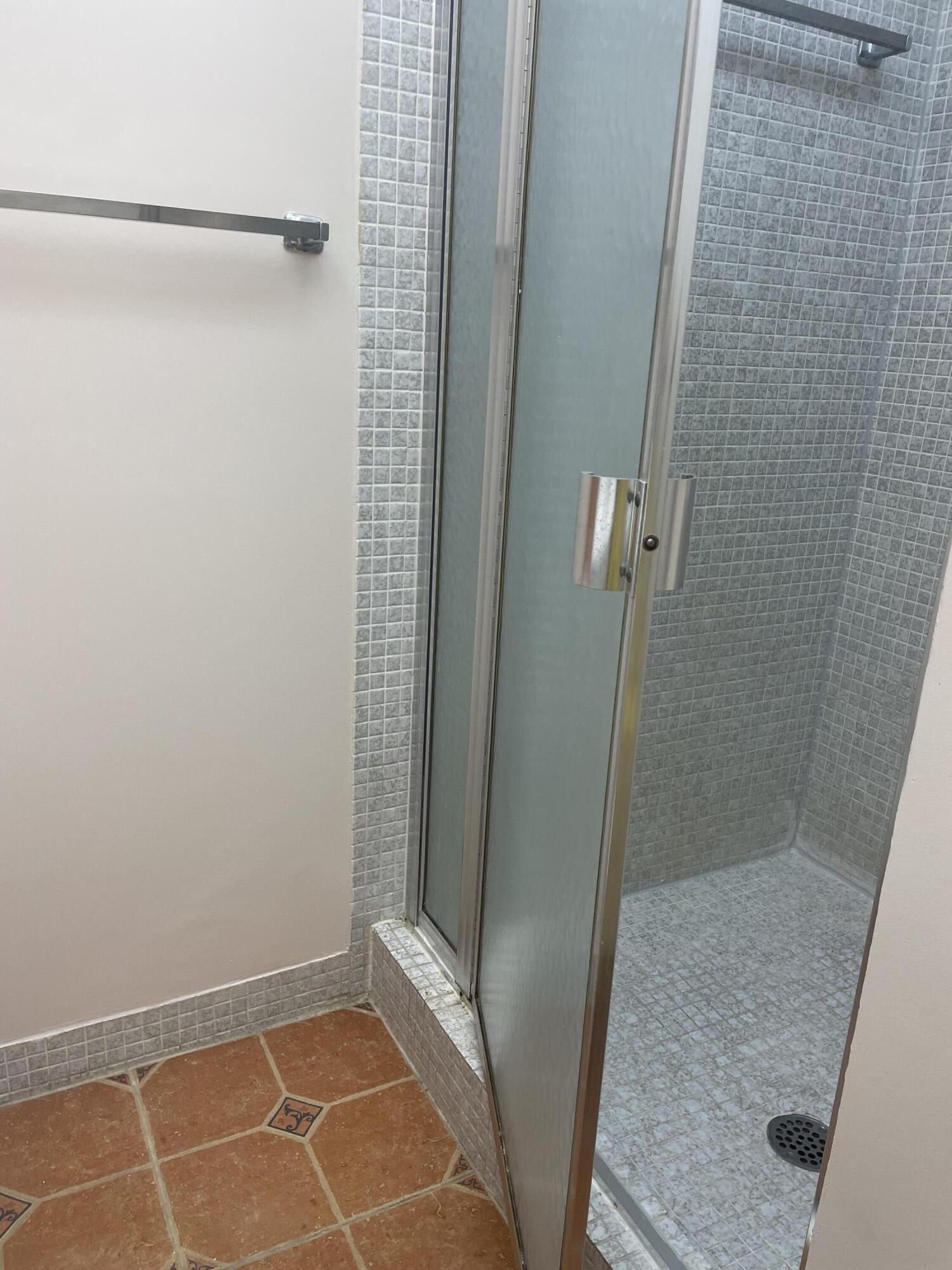 402 Monaco Way, Unit I Delray Beach, FL 33446 - Photo 23 of 25 a bathroom with a shower