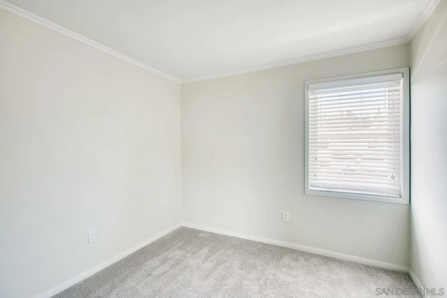 13639 Utopia Road Poway, CA 92064 - Photo 19 of 25 an empty room with a window