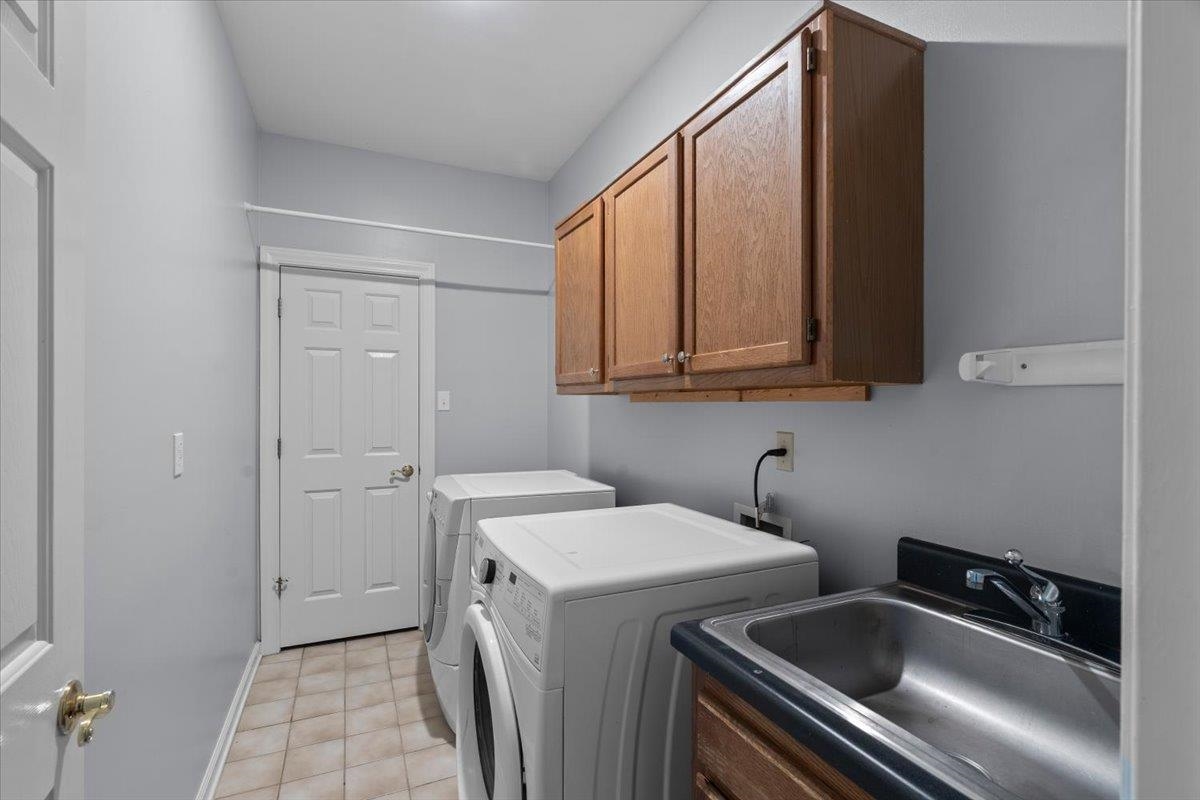 10440 Ansley Cove Collierville, TN 38017 - Photo 34 of 40 a utility room with sink dryer and washer