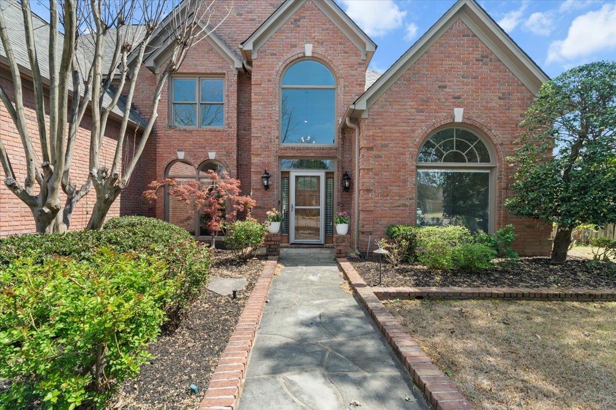 10440 Ansley Cove Collierville, TN 38017 - Photo 4 of 40 front view of a house
