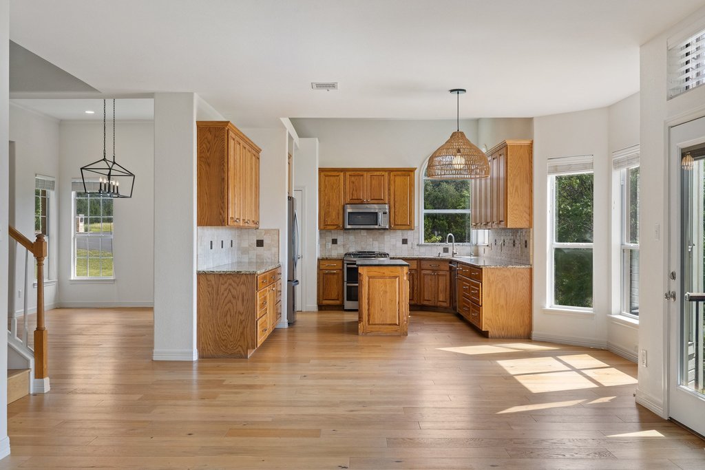 17133 Majestic Ridge Road Austin, TX 78738 - Photo 9 of 40