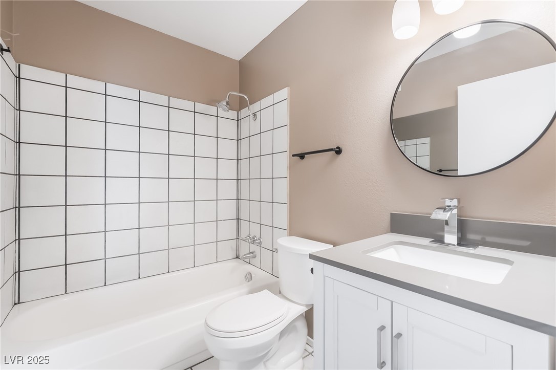 2246 East Russell Road Las Vegas, NV 89119 - Photo 16 of 24 Full bathroom with washtub / shower combination and vanity