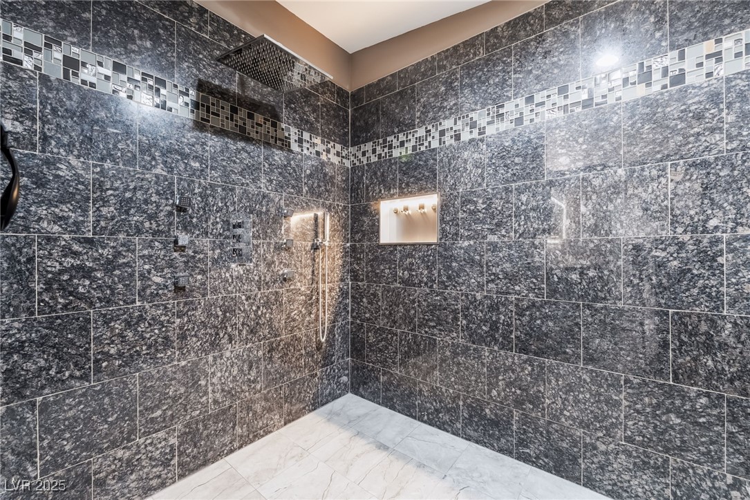 2246 East Russell Road Las Vegas, NV 89119 - Photo 6 of 24 Full bath featuring tiled shower