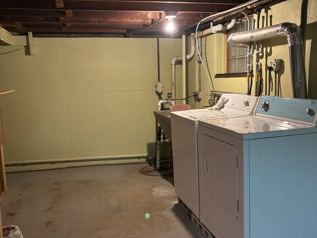 a view of a yard with a tree