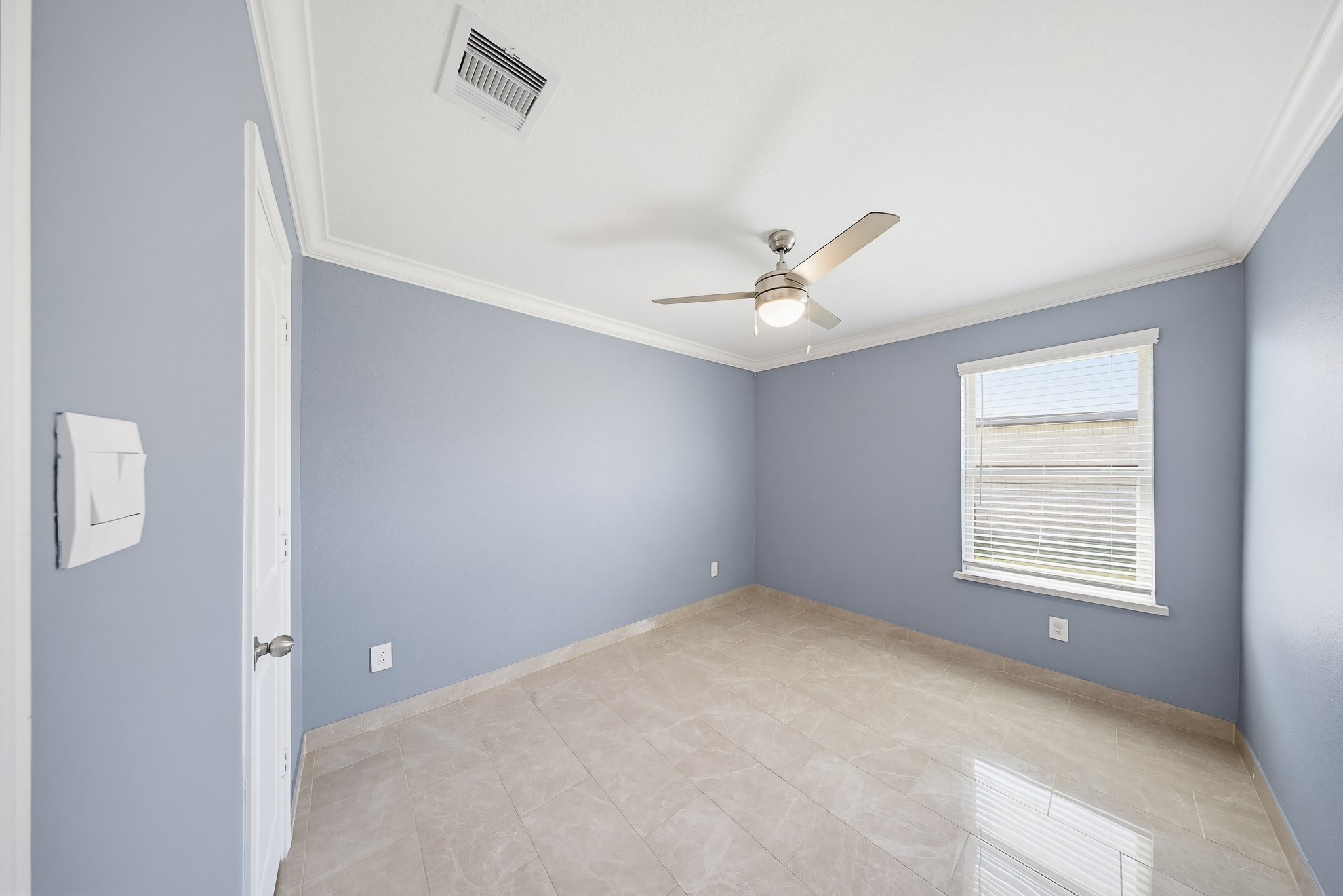 23210 Barberry Crk Trail Spring, TX 77373 - Photo 3 of 33 an empty room with windows and fan