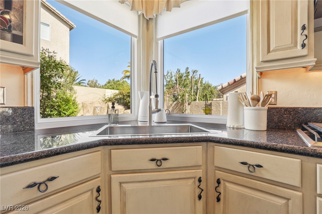 8953 Belconte Lane Henderson, NV 89074 - Photo 45 of 97