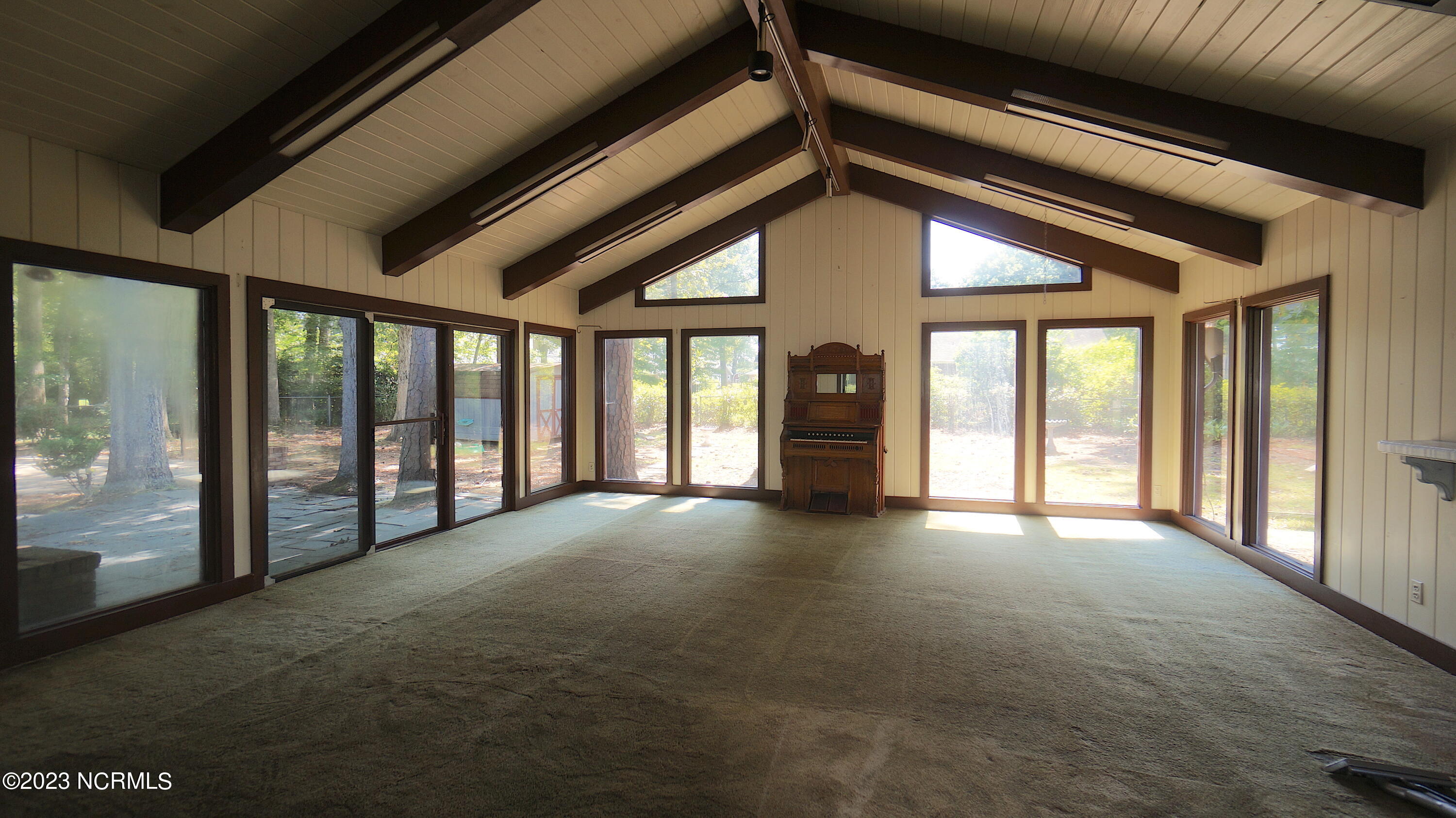 2109 Emerson Road Kinston, NC 28504 - Photo 9 of 18 GREAT ROOM W/NATURAL GAS GRILL