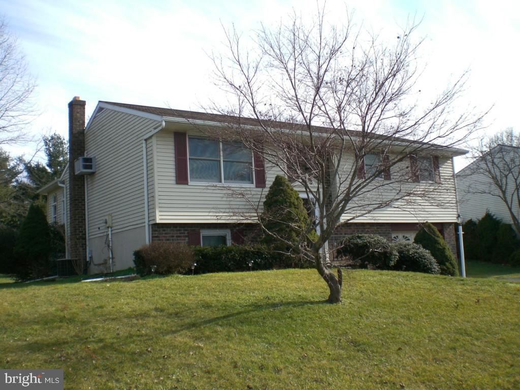 993 Pinetree Way Lancaster, PA 17601 - Photo 2 of 21 Gallery Image 2