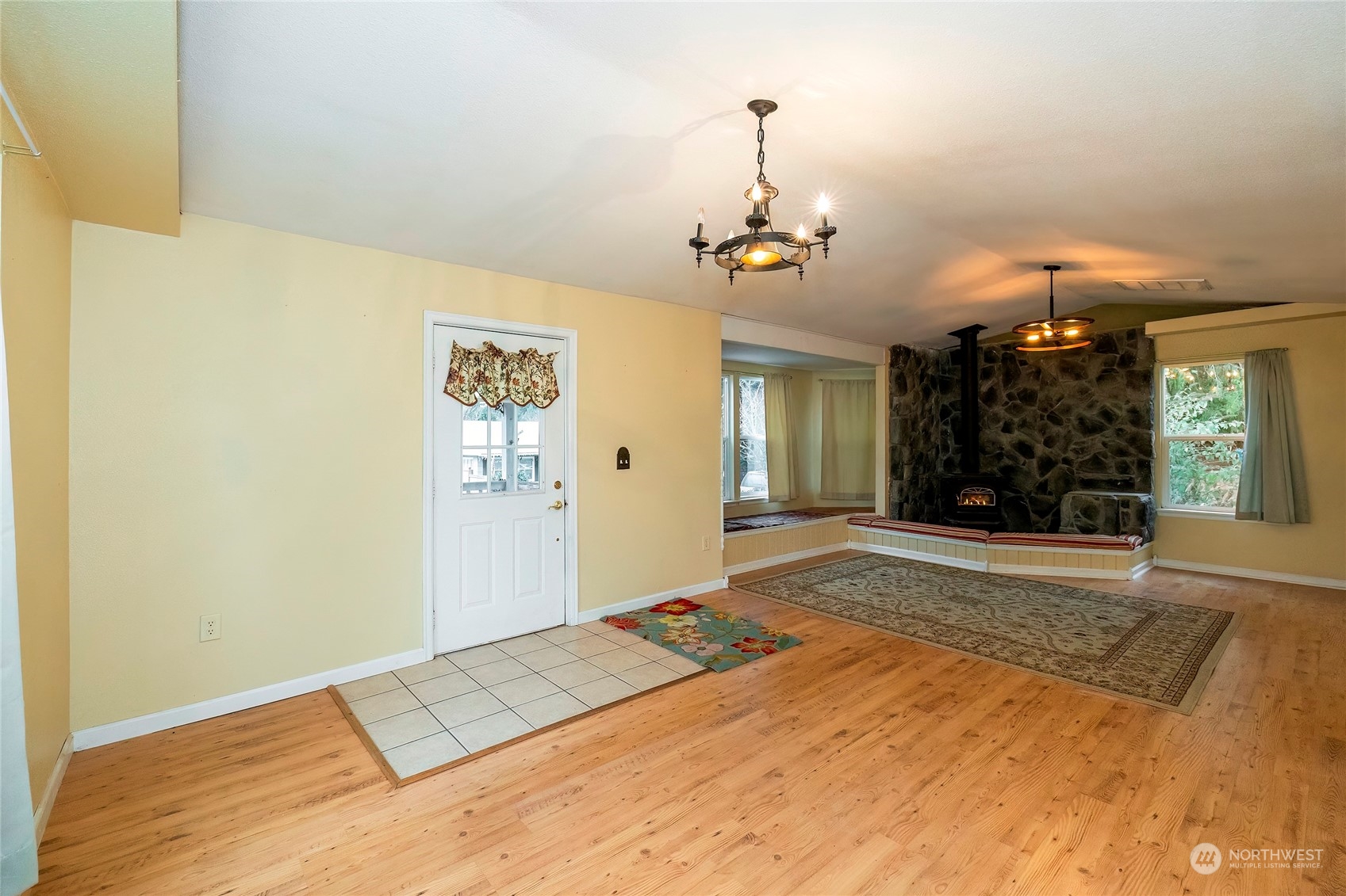 2518 Sheridan Road Bremerton, WA 98310 - Photo 5 of 40 Gallery Image 5