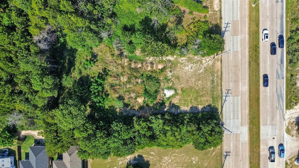 3001 Simpson Stuart Road Dallas, TX 75241 - Photo 14 of 23 a view of a yard with plants and brick walls