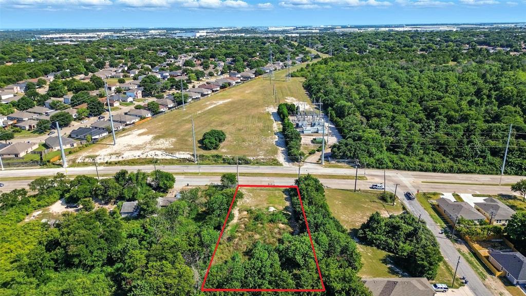 3001 Simpson Stuart Road Dallas, TX 75241 - Photo 3 of 23 an aerial view of lake