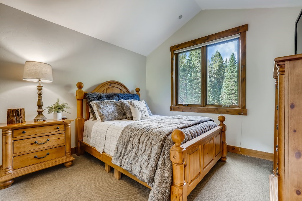 140 Rio Azul Breckenridge, CO 80424 - Photo 24 of 35 Guest Suite 4
