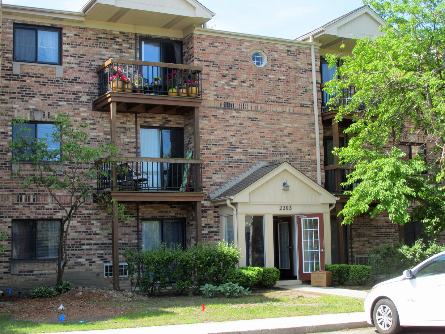 2203 West Nichols Road, Unit C Arlington Heights, IL 60004 - Photo 1 of 12