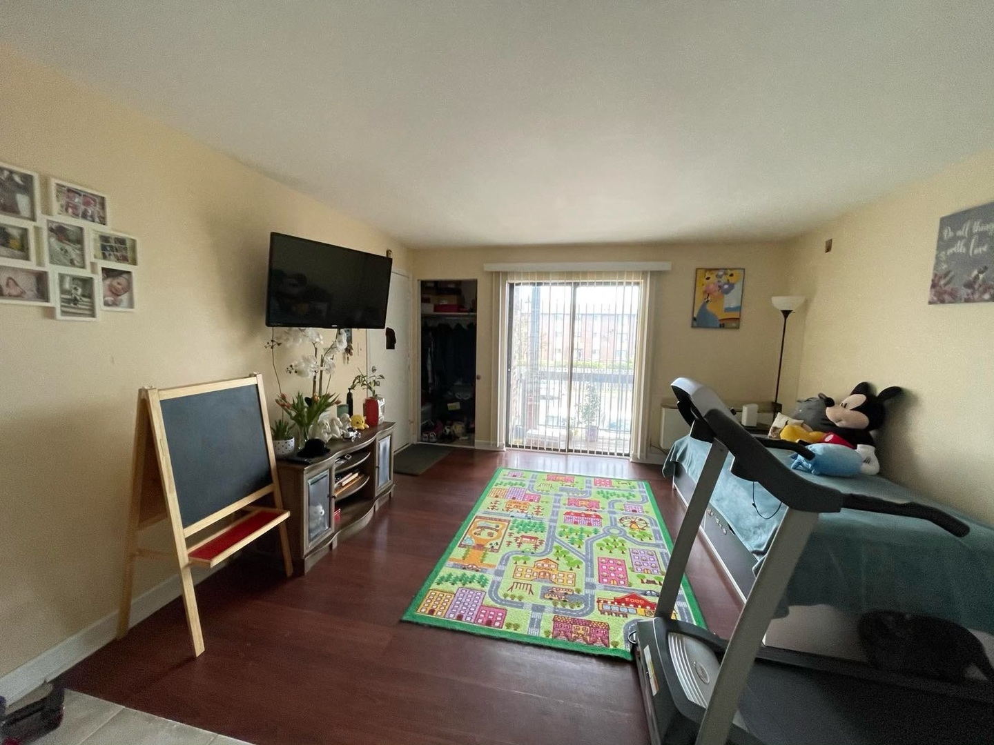 2203 West Nichols Road, Unit C Arlington Heights, IL 60004 - Photo 2 of 12