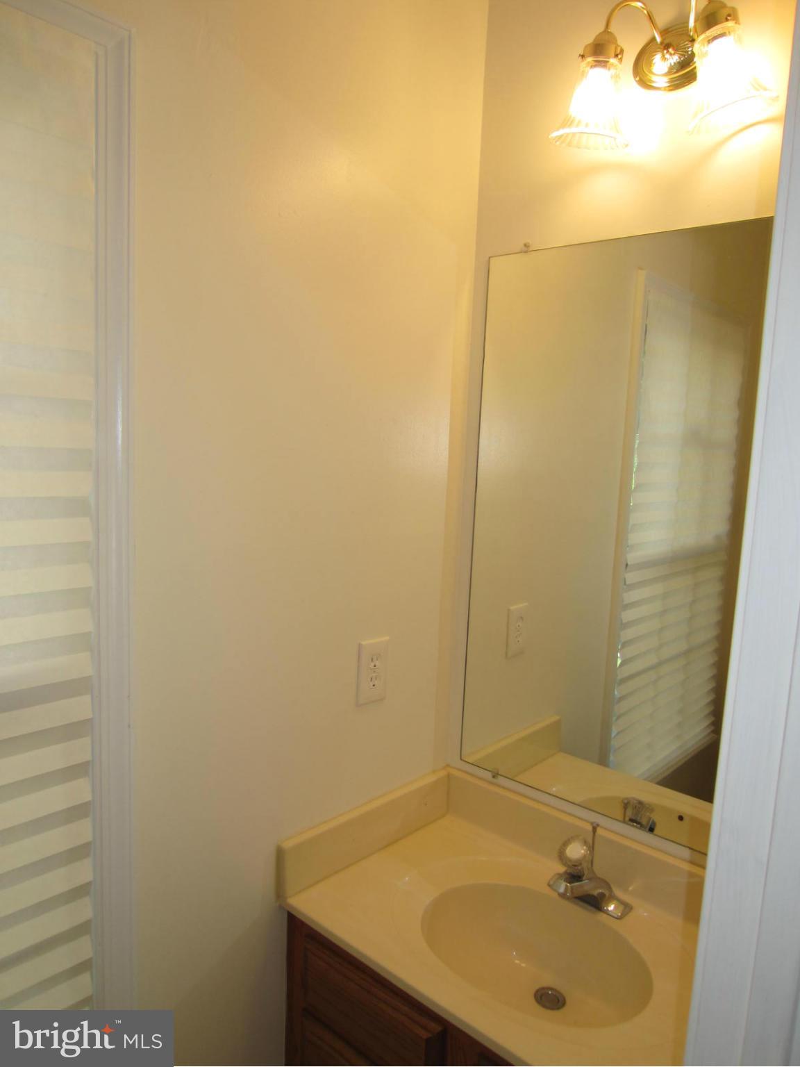 6504 Castine Lane Springfield, VA 22150 - Photo 5 of 29 Bath