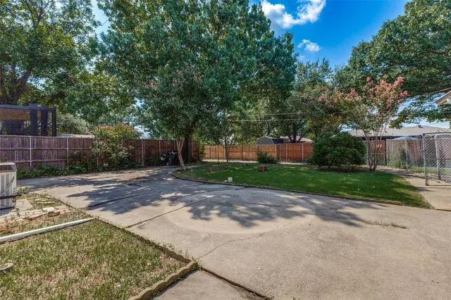 a view of outdoor space yard and green space